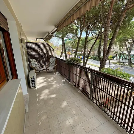 With Large Terrace Near The Sea Apartamento Lignano Sabbiadoro